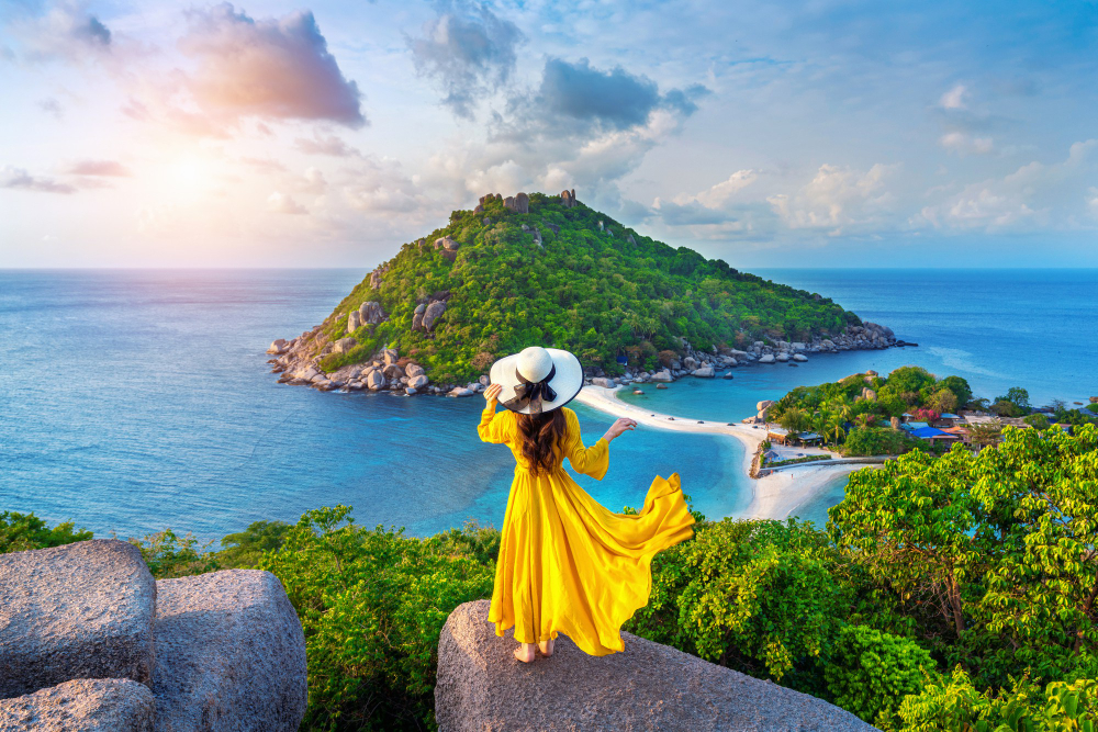 Vue sur une île paradisiaque depuis les hauteurs